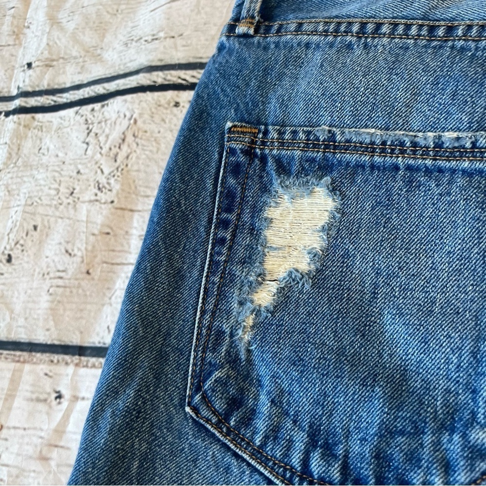 Good American Bombshell Distressed Denim Shorts Size 29/8 - Picture 10 of 12
